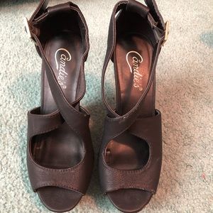 Candie’s black wedge sandals
